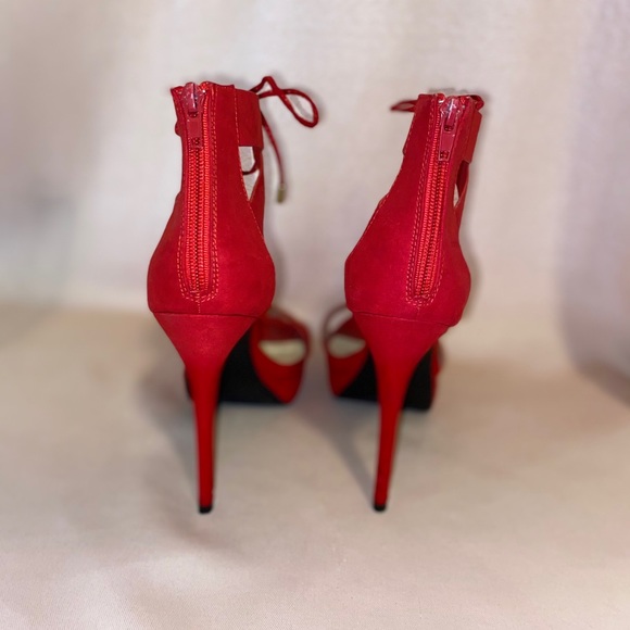 Heels - Picture 3 of 3